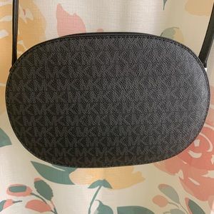 Michael Kors oval logo crossbody bag. This is like new condition.
